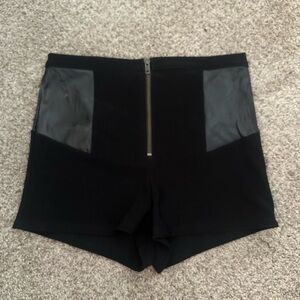 Nasty Gal M Leather Fabric Dress Shorts Black Stretchy Fits S Going Out Zip RARE